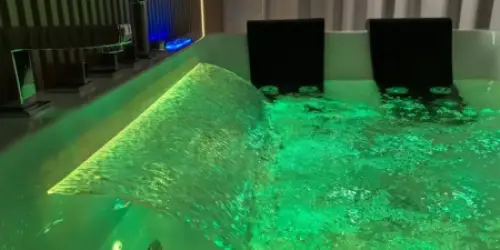 Ile litrów ma standardowa wanna z hydromasażem
