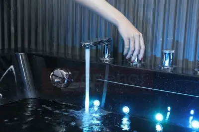Czarna wanna z hydromasażem EBB-D871 prostokątna 180cmx100cmx65cm DYSZE OBROTOWE, MASAŻ KARKU, WODOSPADY, PILOT