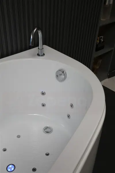 Wanna z hydromasażem EB-101 R PRAWA prostokątna 170cmx101cmx63cm  DYSZE OBROTOWE, PILOT
