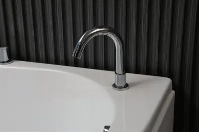 Wanna z hydromasażem EB-101 R PRAWA prostokątna 170cmx101cmx63cm  DYSZE OBROTOWE, PILOT