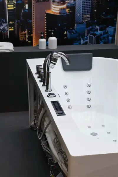Wanna z hydromasażem EB-802 B prostokątna 170cmx80cmx61cm DYSZE OBROTOWE, PILOT
