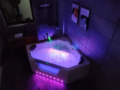 Wanna z hydromasażem LS-6025 narożna 150cmx150cmx59cm chromoterapia podgrzewacz