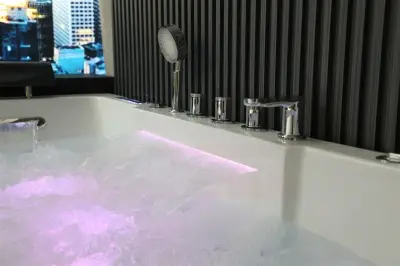 Dysze obrotowe Wanna z hydromasażem EB-373 R prostokątna 166cmx81cmx63cm prawa