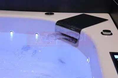 Wanna z hydromasażem EB-D025 narożna 150cmx150cmx60cm Ambiente z podgrzewaczem+pilot
