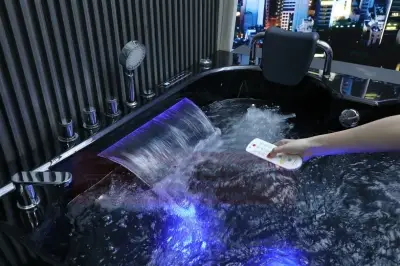Wirujące dysze czarna Wanna z hydromasażem EG-015 narożna 150cmx150cmx65cm spadające SOPLE LEDowe HIT!